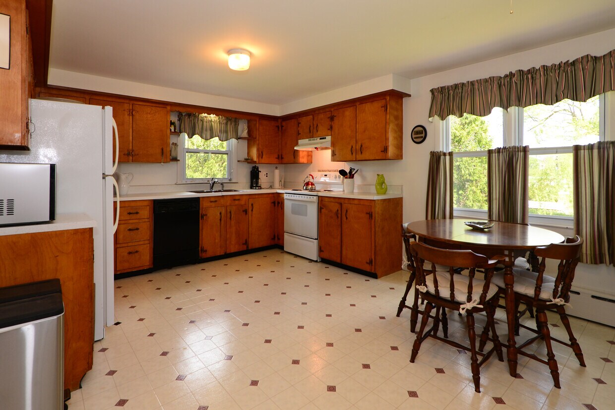 Call Lisa 508-990-6163 - 762 Green End Ave