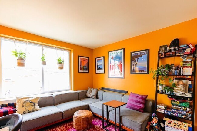 Building Photo - 420 16th St SE