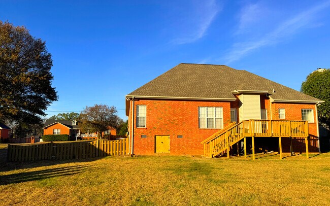 Foto del edificio - 806 Muscogee Way