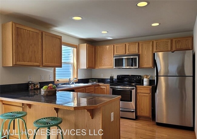 Building Photo - 3 br, 3 bath House - 8836 Stone Ave N Unit A