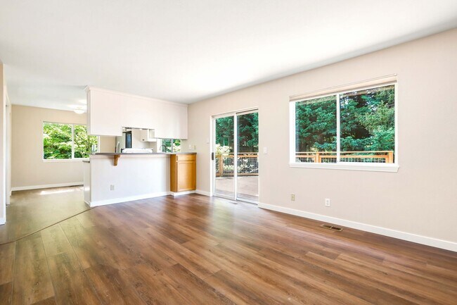 Building Photo - Beautiful Renovated Four Bedroom House for...