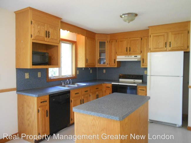 Building Photo - 180 Whalehead Rd