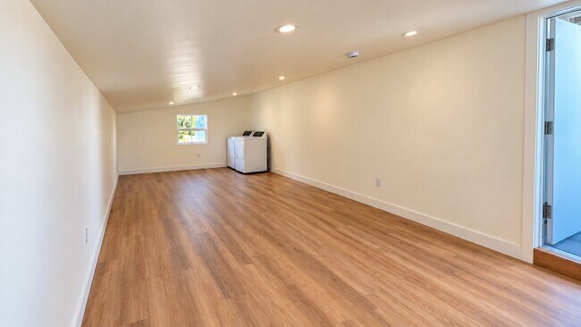 Foto del edificio - 4380 Huntington Dr S