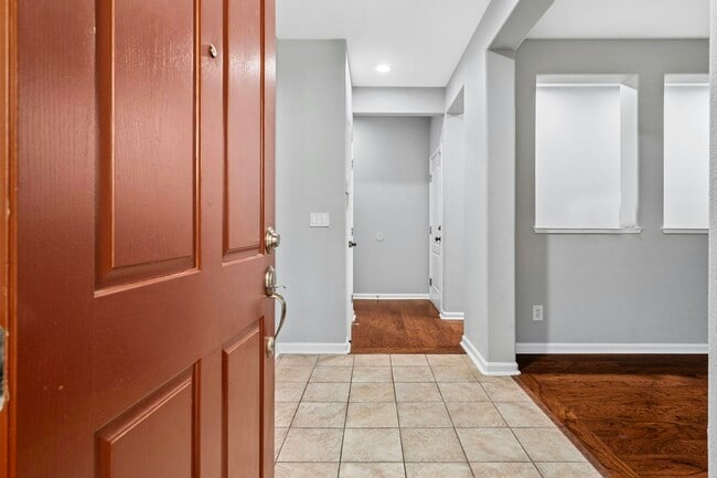 Building Photo - 507 Burk Pl