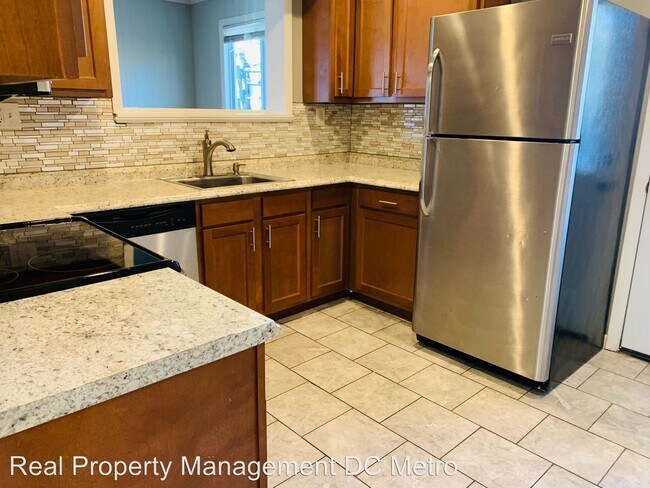 Building Photo - 3 br, 1.5 bath House - 5366 Hayes St, NE