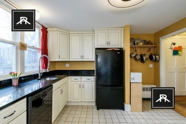 3 bedroom in Brighton MA 02135 - 3 bedroom in Brighton MA 02135 Apartment