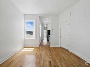 Building Photo - 18 Poplar St