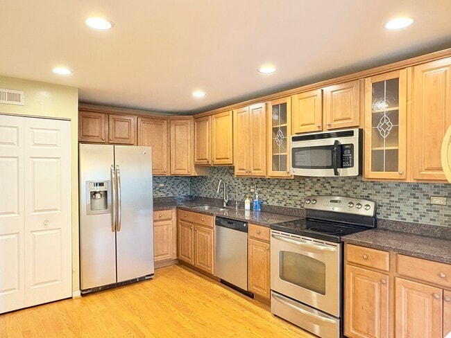 Building Photo - 424 Mallard Dr