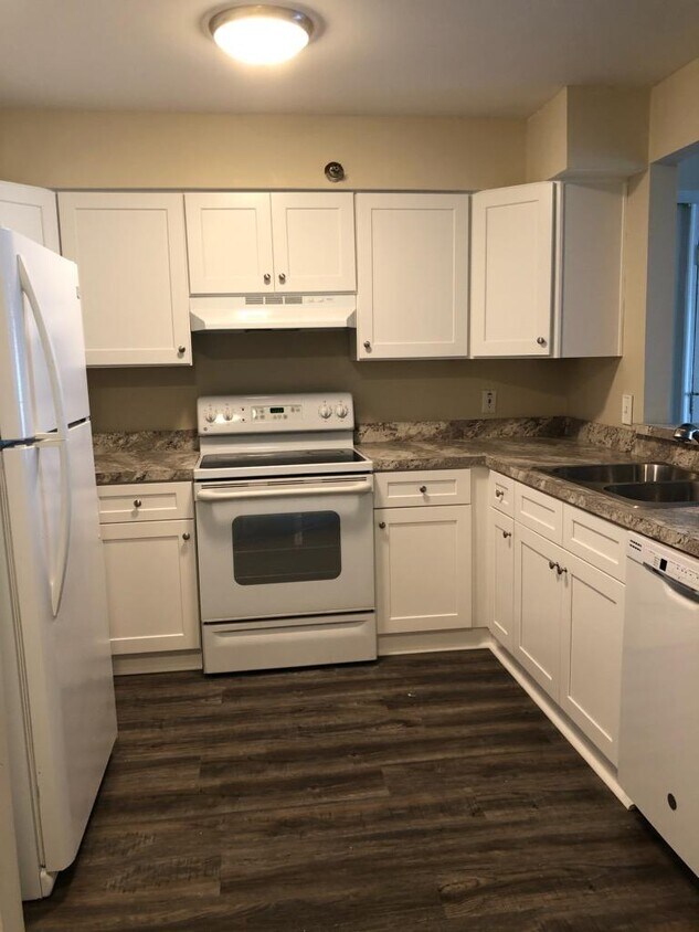 Kitchen - 9535 Bay Front Dr