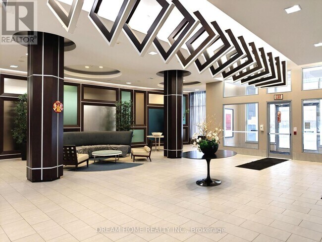 Photo du bâtiment - 5791 Yonge St