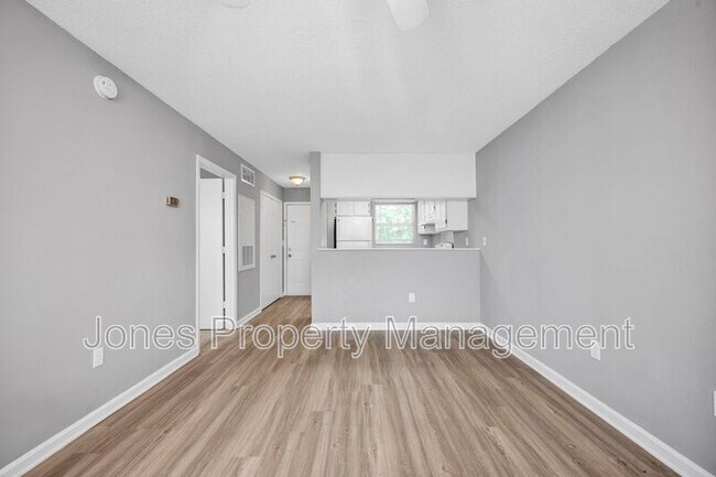 Foto del edificio - 305 Country Club Dr NE