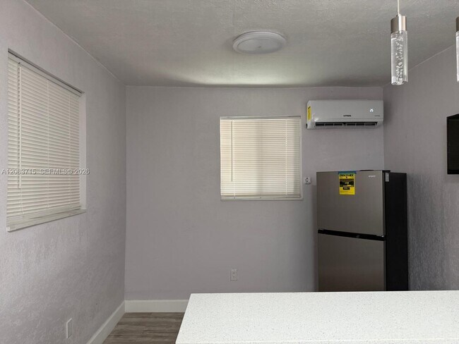 Foto del edificio - 4000 NW 195th St