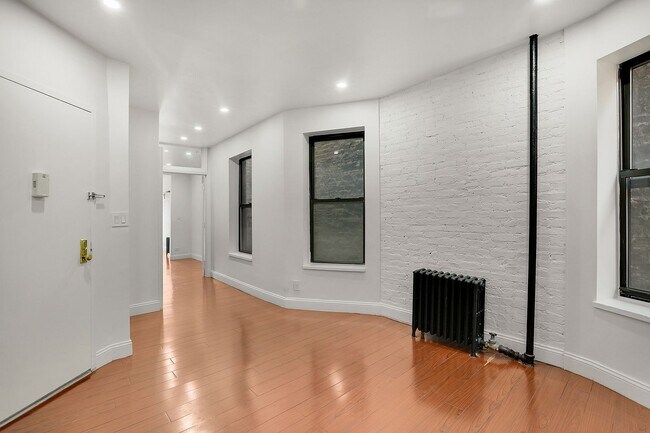 Foto del edificio - 2220 Frederick Douglass Blvd
