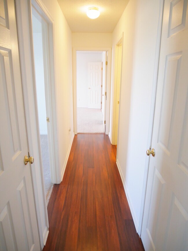 Foto del edificio - 2 Bedroom Condominium Located in Stonegate...