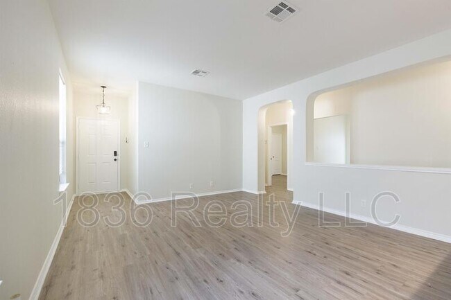 Foto del edificio - 521 New Country Rd