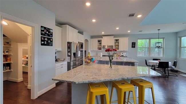Building Photo - 15824 Cinca Terra Dr