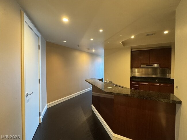 Building Photo - 2700 S Las Vegas Blvd