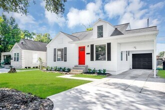 Building Photo - 7616 Elm St