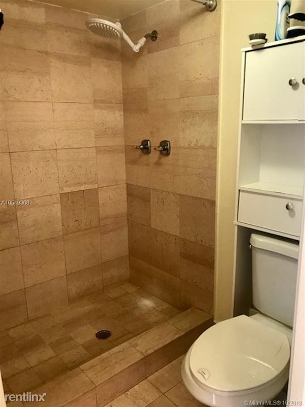 Foto del edificio - 2370 NE 135th St Apt 305