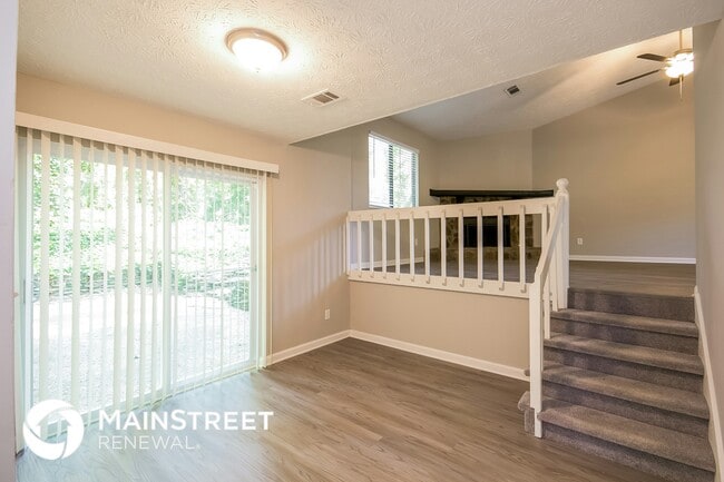 Building Photo - 733 Emerald Forest Cir SW