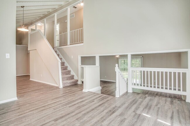 Building Photo - 6695 Buckhurst Trl