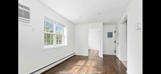 Building Photo - 55 Covert St