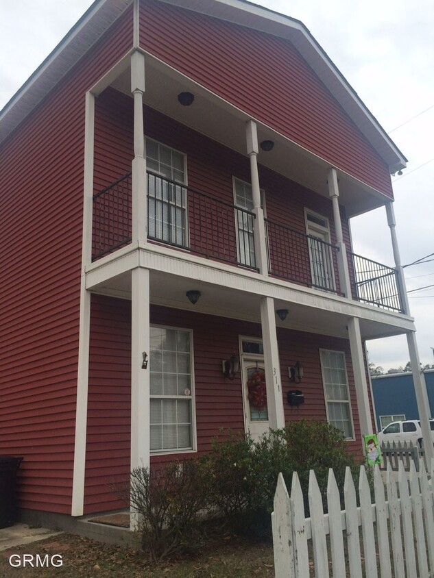 Primary Photo - 3 br, 2.5 bath House - 311 N. Cherry St SFR
