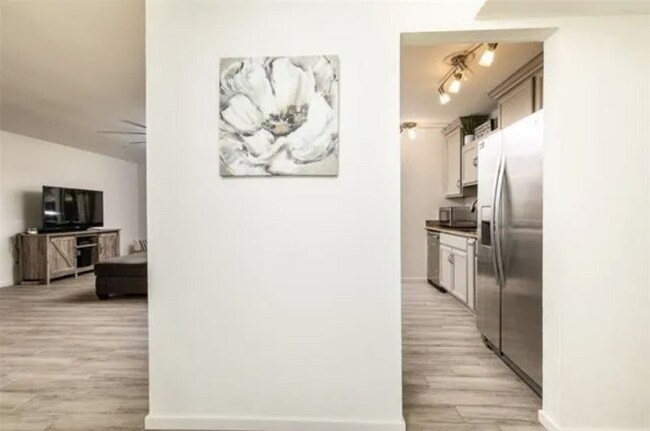 Foto del edificio - 533 Hightrail Dr