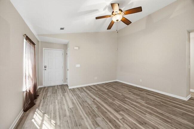 Foto del edificio - Comfortable 3BR Ranch with 2-Car Garage in Northwoods Pointe