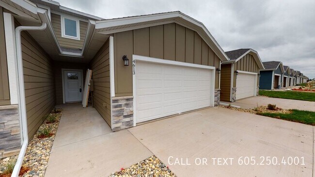 Foto del edificio - 3 Bed, 2.5 Bath Townhome