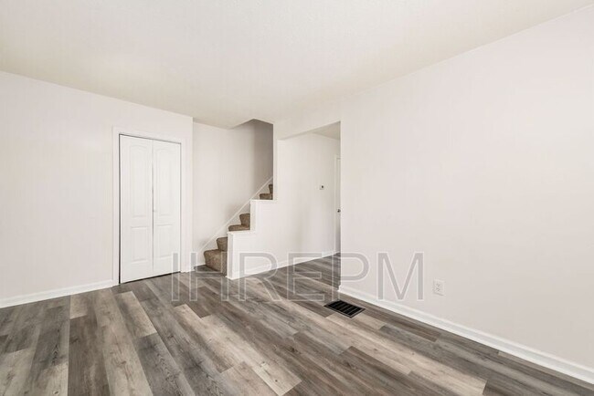 Building Photo - 876 Westphal Ave