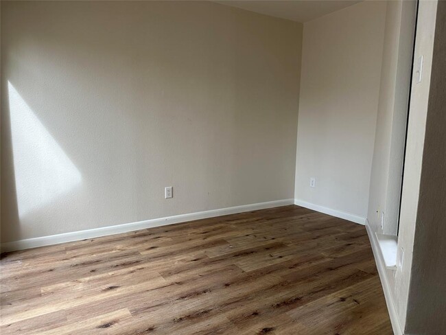 Building Photo - 6307 5 Acre Wood St