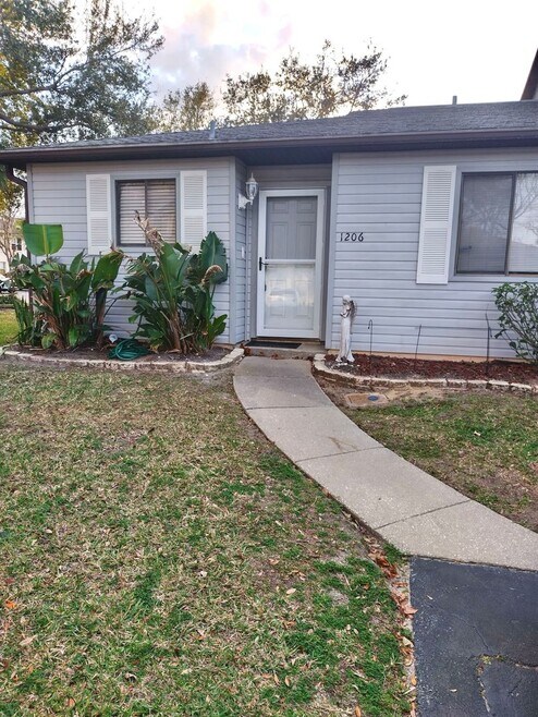 Port Orange 2 bedroom, 2 bathroom, pool and tennis courts