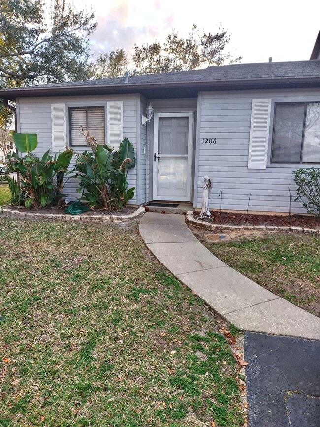 Port Orange 2 bedroom, 2 bathroom, pool and tennis courts - Port Orange 2 bedroom, 2 bathroom, pool and tennis courts House