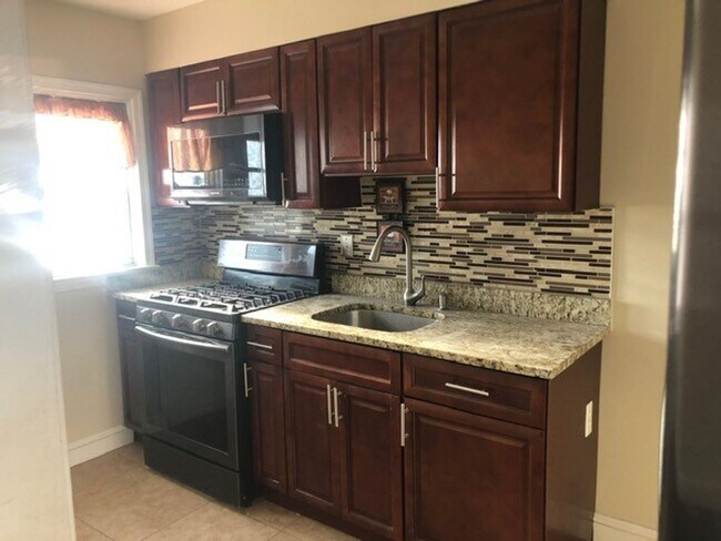Foto del edificio - 2136 Redthorn Rd