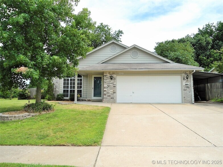 Foto principal - 2201 W Quinton St