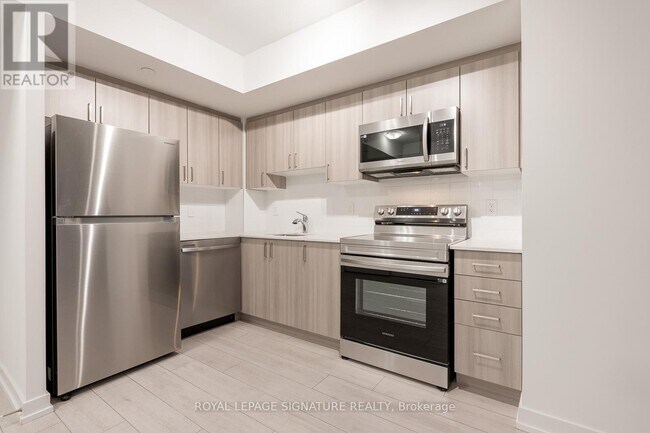 Building Photo - 556 Marlee Ave