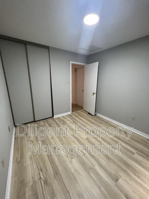 Building Photo - 1241 Huntington Cir