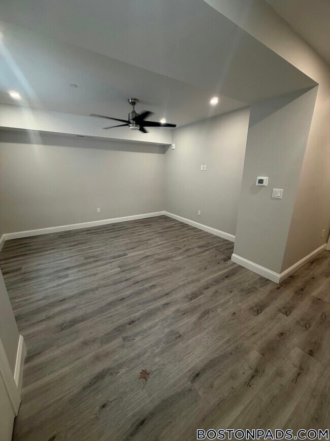 Building Photo - 13 Pierce St