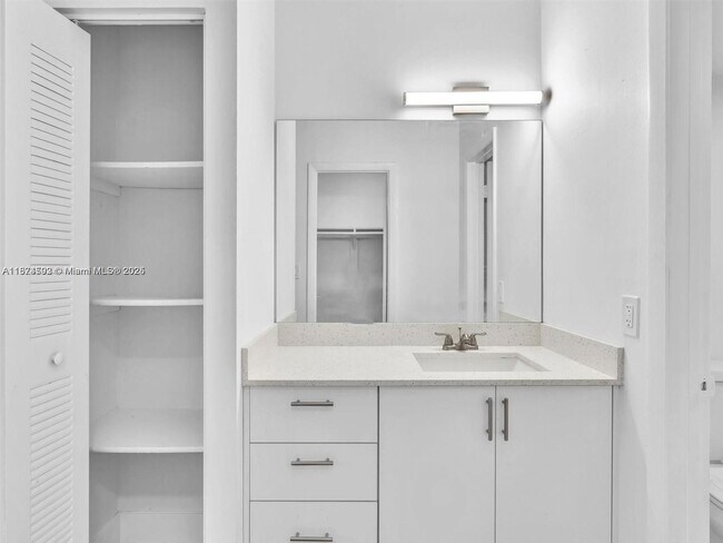 Foto del edificio - 3626 NE 168th St