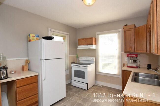 Foto del edificio - 1342 Johnson St NE