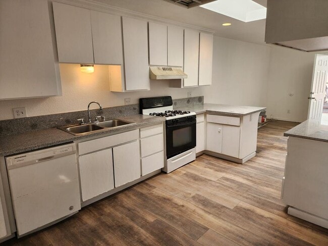 Building Photo - 116 Baker Way