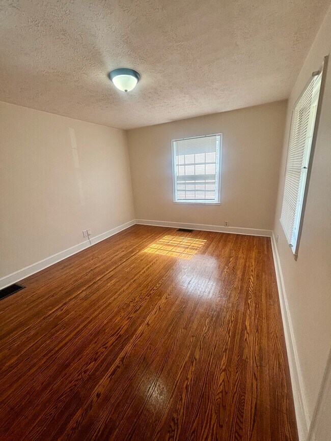 Foto del edificio - 1305 Larchmont Ave