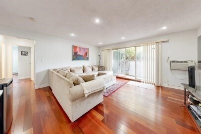 Foto del edificio - 383 Langley Rd