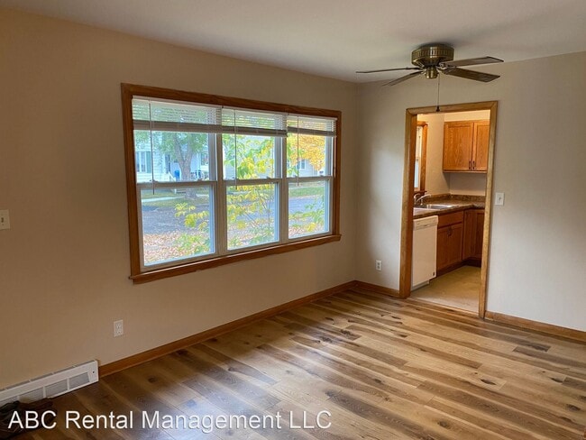 Building Photo - 4 br, 2 bath House - 700 N Genesee St