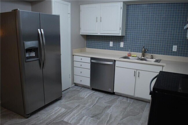 Foto del edificio - 4414 Westminster Dr