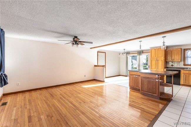 Building Photo - 39 Vermont Pl