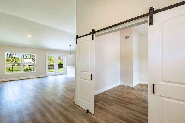 Foto del edificio - 1/2 MONTH FREE! NEW 3 bed / 2 bath / Offic...