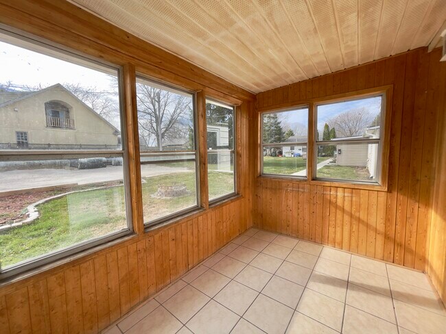 Photo du bâtiment - Charming Cottage-Like Belle River Home