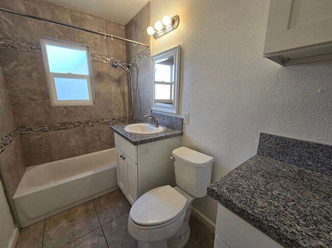 Foto del edificio - 4124 W Avenue L6